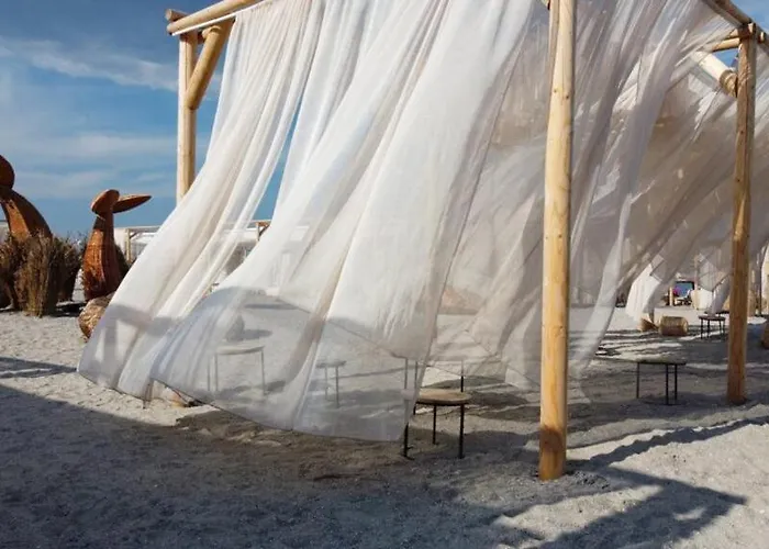 Neversea Beachfront 2 Bedroom Apartamento Constanţa